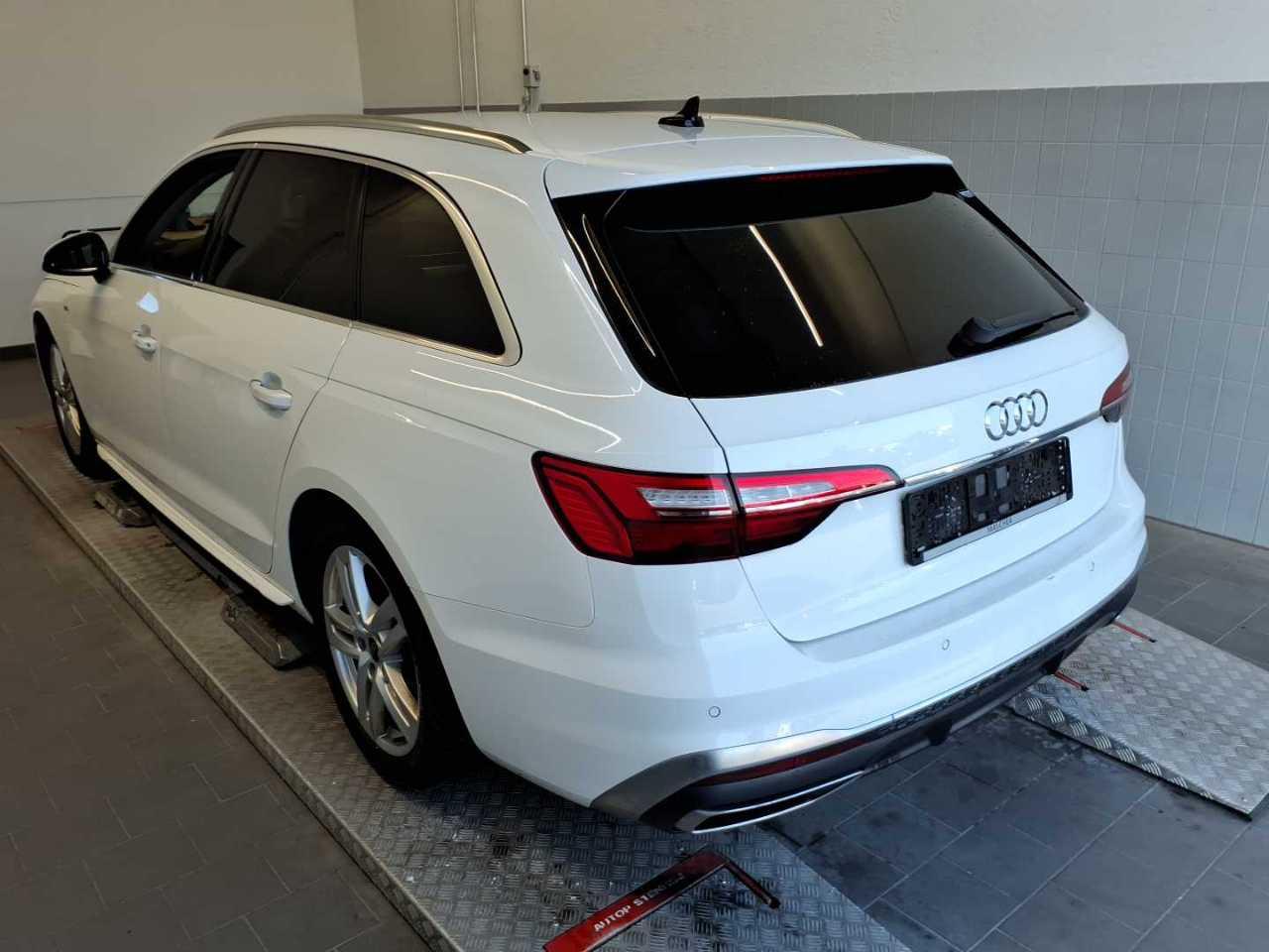 Audi A4 2023 г. Белый, пробег 39400 км