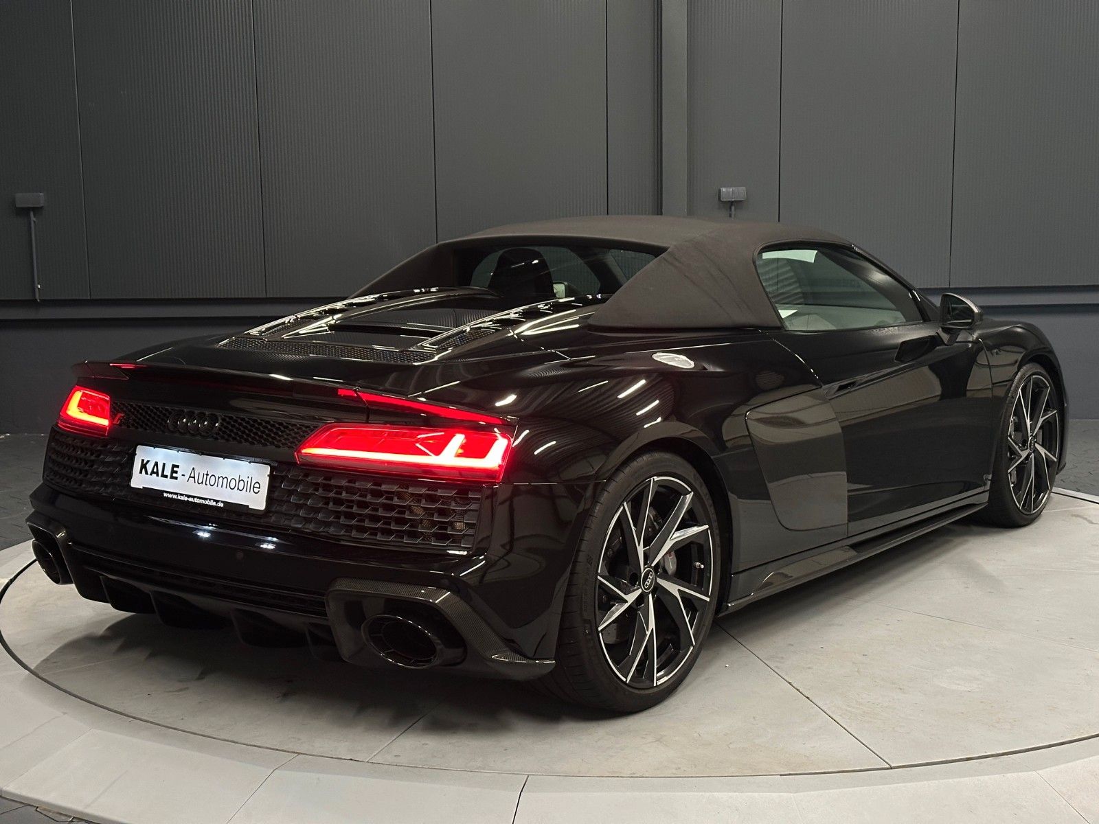 Audi R8 2022 г. Чёрный, пробег 57000 км