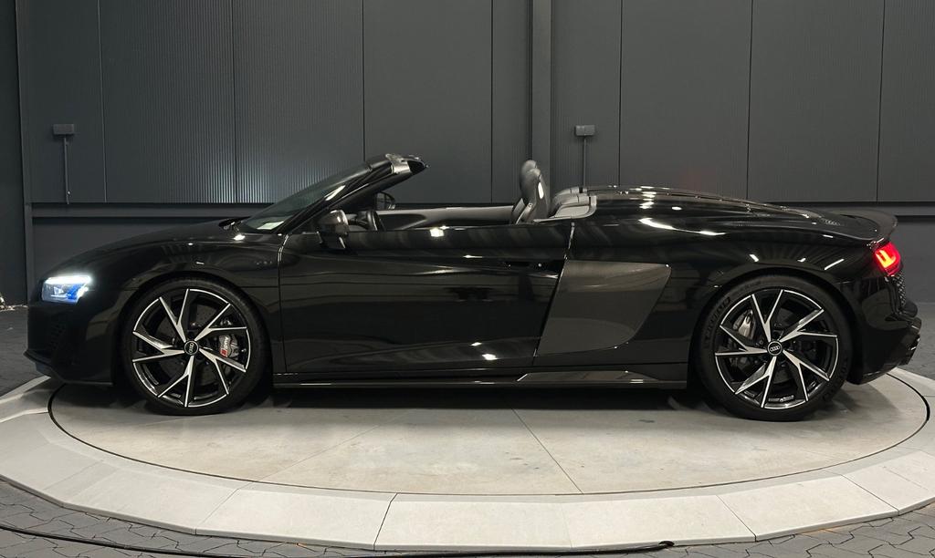 Audi R8 2022 г. Чёрный, пробег 57000 км