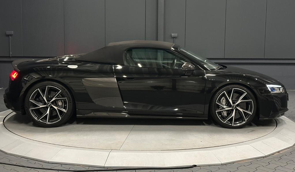 Audi R8 2022 г. Чёрный, пробег 57000 км