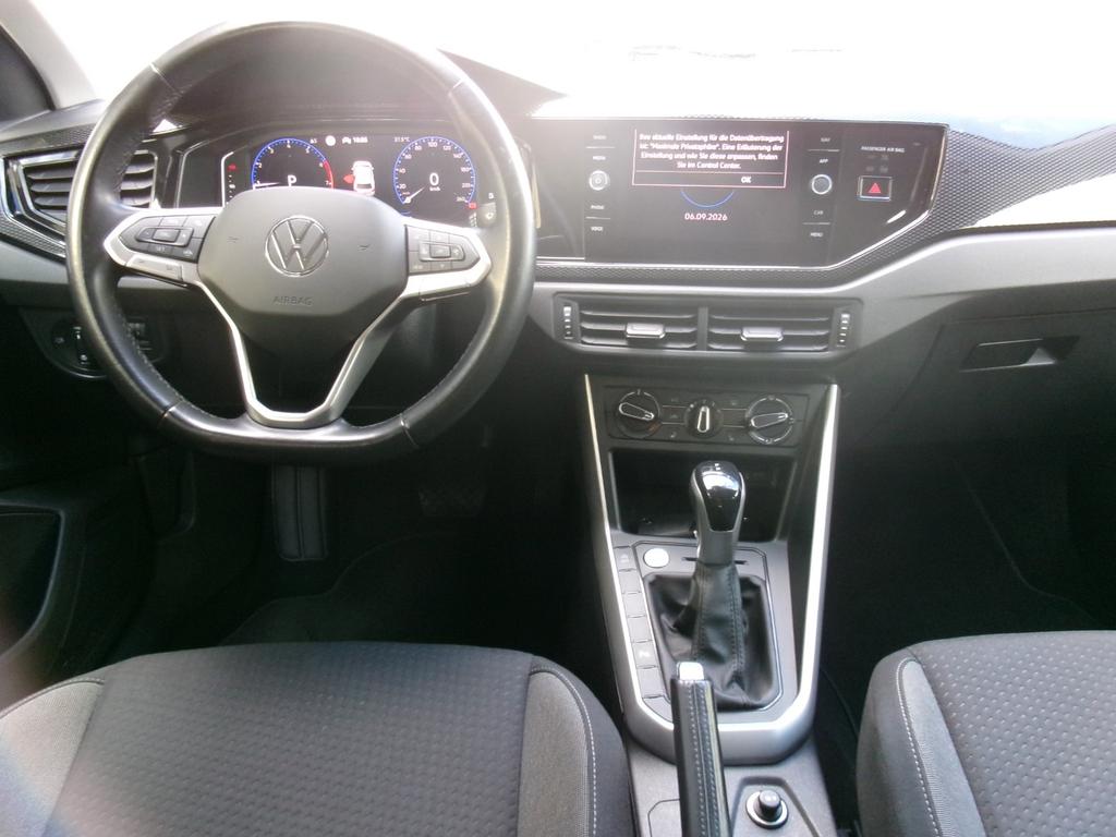 Volkswagen Polo 2023 г. Чёрный, пробег 49900 км