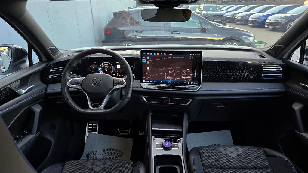 Volkswagen Tiguan 2024 г. Белый, пробег 39926 км