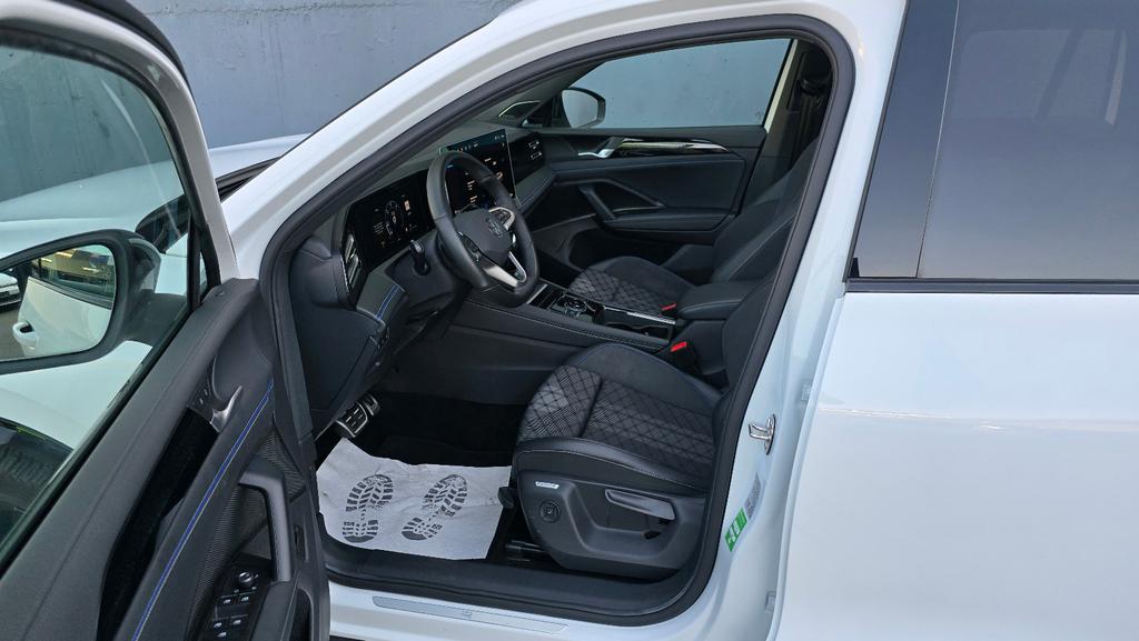 Volkswagen Tiguan 2024 г. Белый, пробег 39926 км