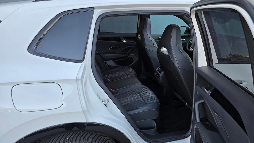 Volkswagen Tiguan 2024 г. Белый, пробег 39926 км