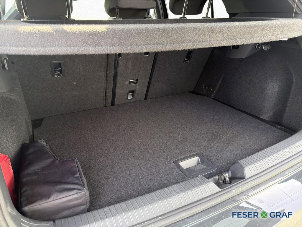 Volkswagen Golf 2024 г. Серый, пробег 26800 км