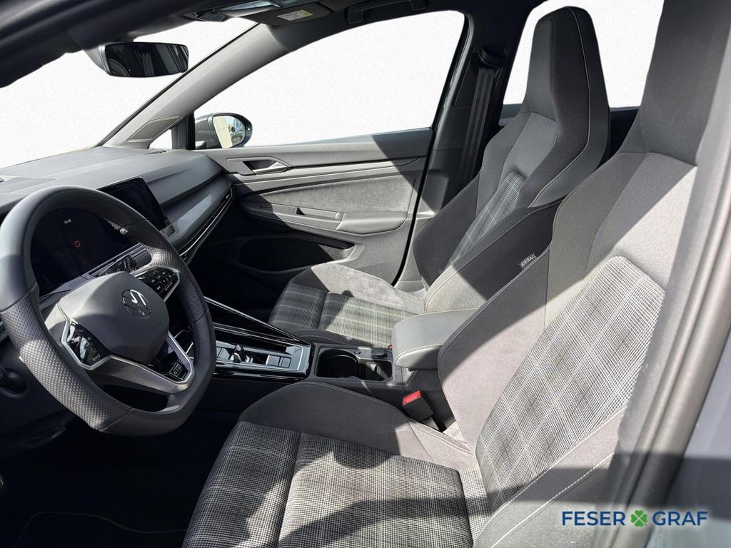 Volkswagen Golf 2024 г. Серый, пробег 26800 км