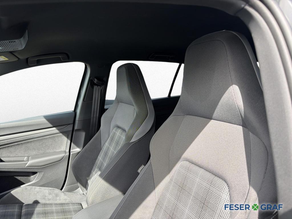 Volkswagen Golf 2024 г. Серый, пробег 26800 км