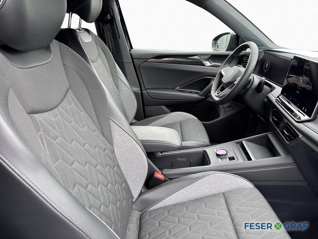 Volkswagen Tiguan 2025 г. Чёрный, пробег 25500 км