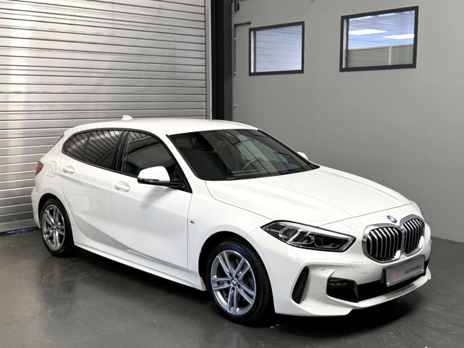 BMW 118 2022 г. Белый, пробег 56000 км
