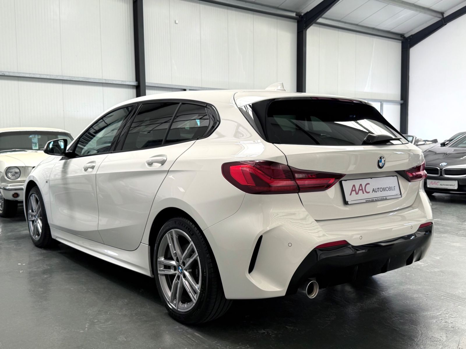 BMW 118 2022 г. Белый, пробег 56000 км