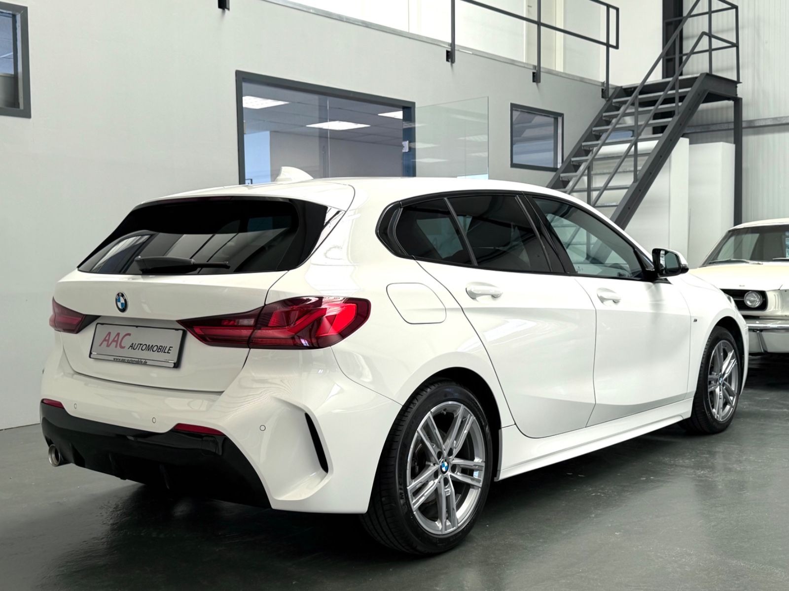 BMW 118 2022 г. Белый, пробег 56000 км