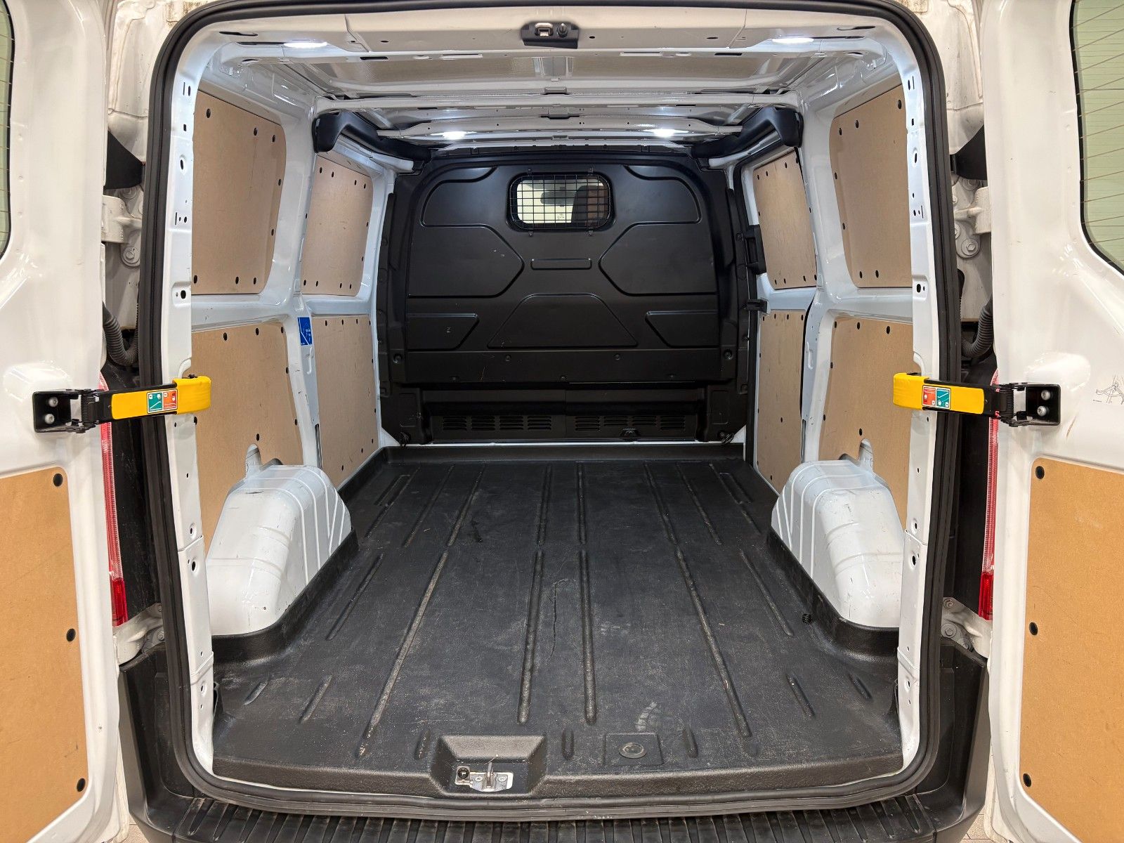 Ford Transit Custom 2021 г. Белый, пробег 35000 км