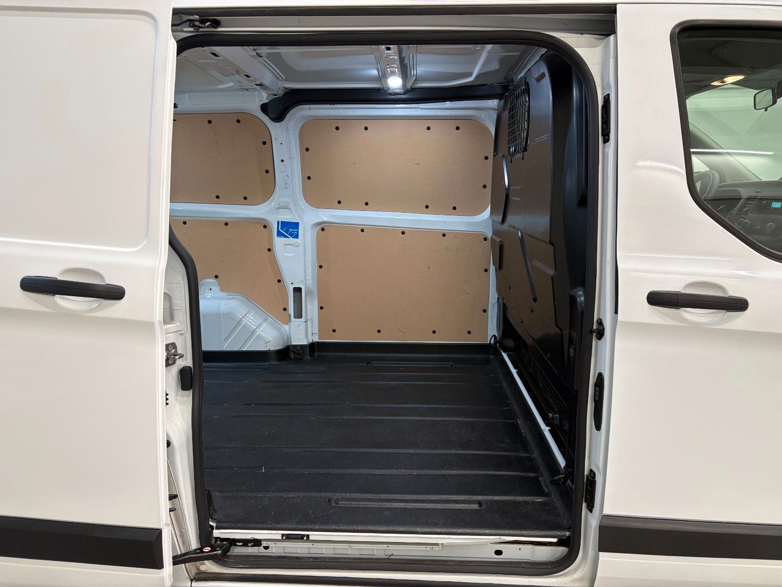Ford Transit Custom 2021 г. Белый, пробег 35000 км