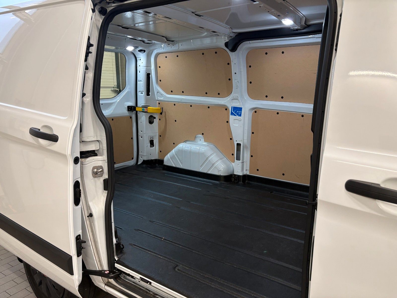 Ford Transit Custom 2021 г. Белый, пробег 35000 км