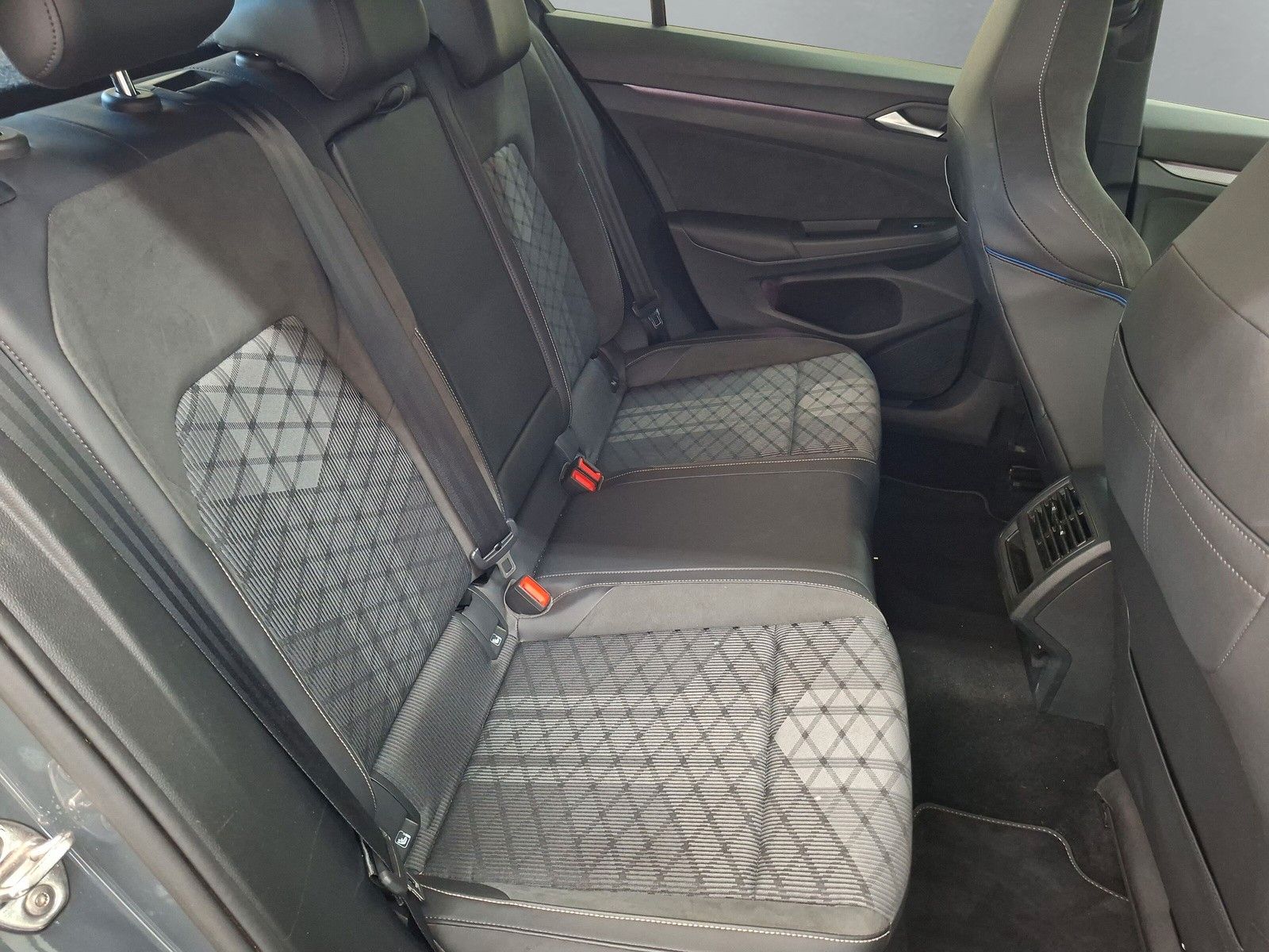 Volkswagen Golf 2025 г. Серый, пробег 34800 км