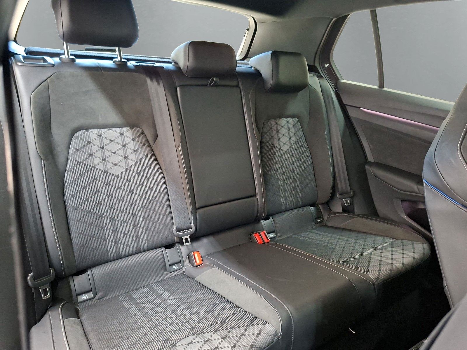 Volkswagen Golf 2025 г. Серый, пробег 34800 км
