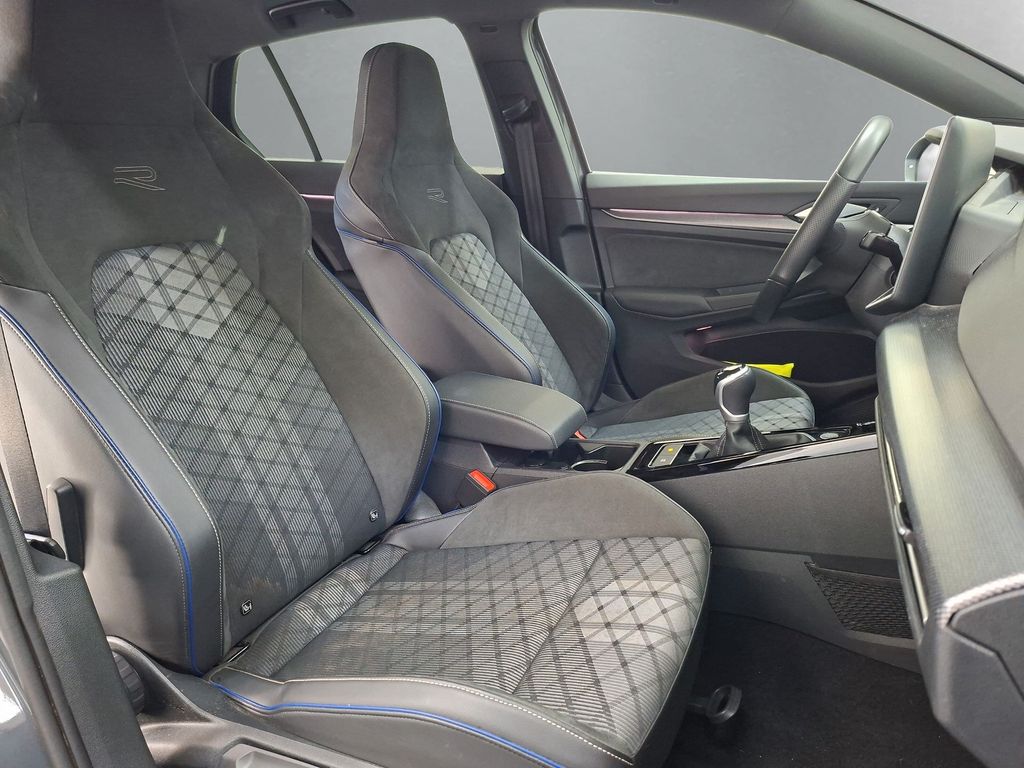 Volkswagen Golf 2025 г. Серый, пробег 34800 км