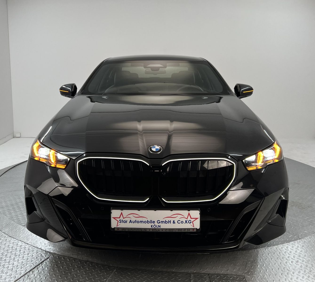 BMW 520 2026 г. Чёрный, пробег 27800 км