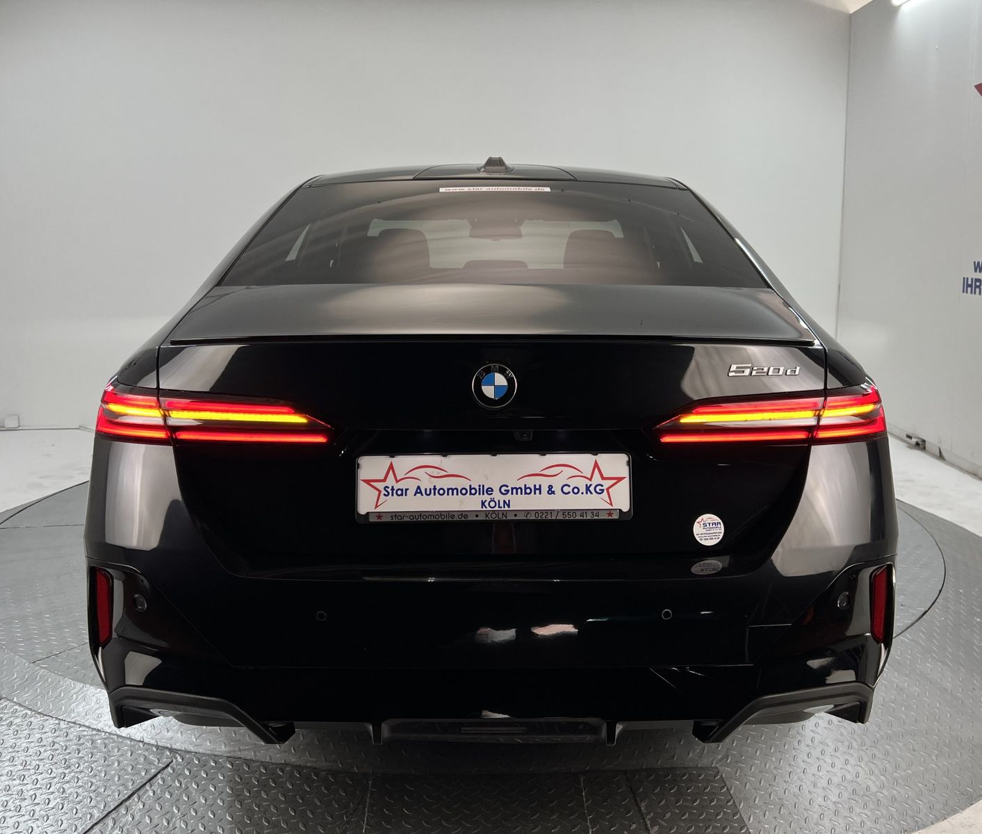 BMW 520 2026 г. Чёрный, пробег 27800 км