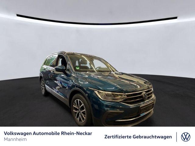 Volkswagen Tiguan 2023 г. Синий, пробег 41985 км