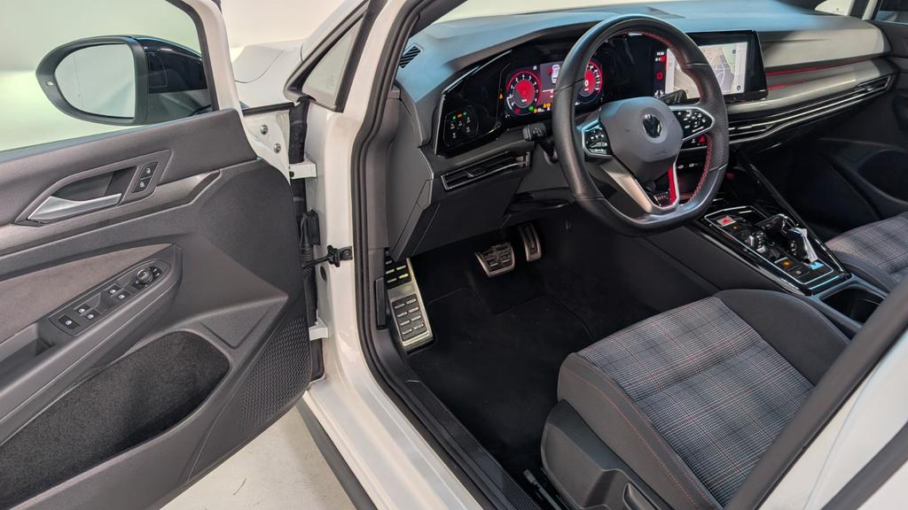 Volkswagen Golf 2022 г. Белый, пробег 46399 км