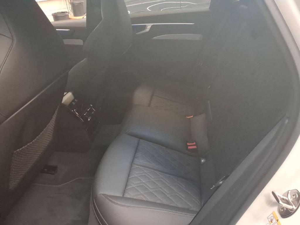 Audi A6 2026 г. Белый, пробег 4800 км