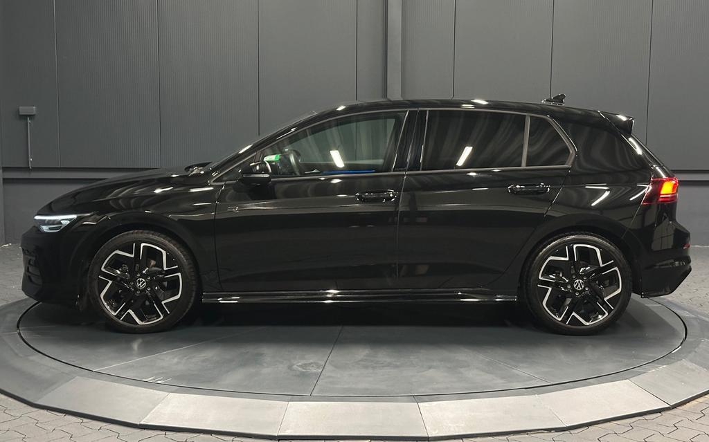 Volkswagen Golf 2025 г. Чёрный, пробег 24850 км