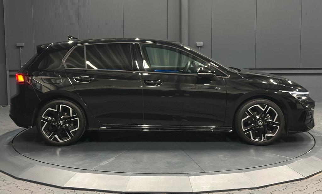 Volkswagen Golf 2025 г. Чёрный, пробег 24850 км