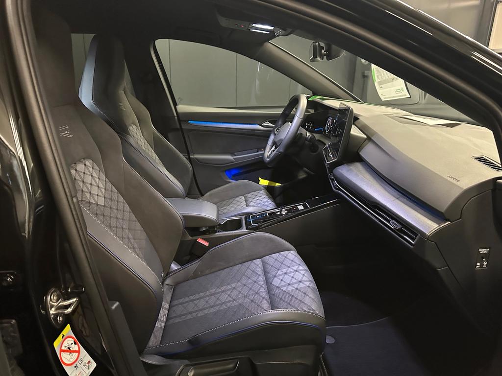 Volkswagen Golf 2025 г. Чёрный, пробег 24850 км