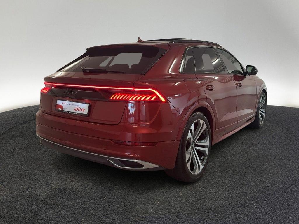 Audi Q8 2022 г. Красный, пробег 52400 км