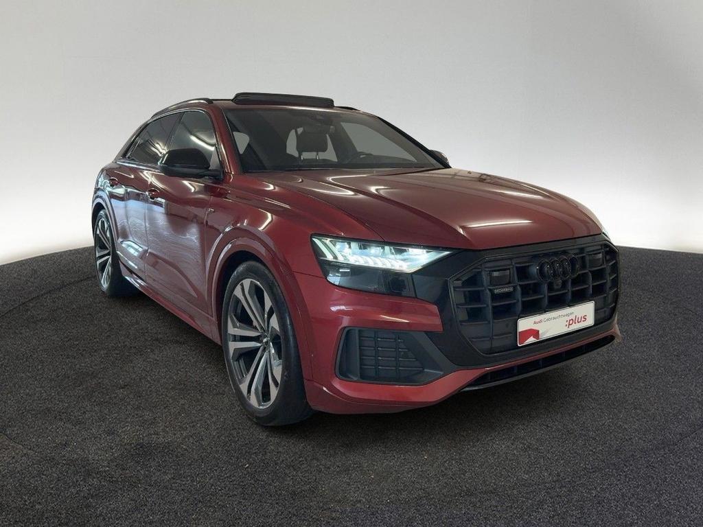 Audi Q8 2022 г. Красный, пробег 52400 км