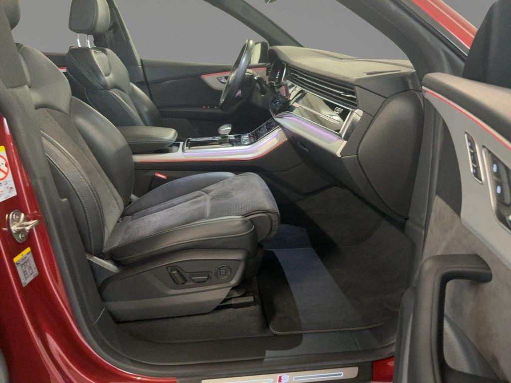 Audi Q8 2022 г. Красный, пробег 52400 км