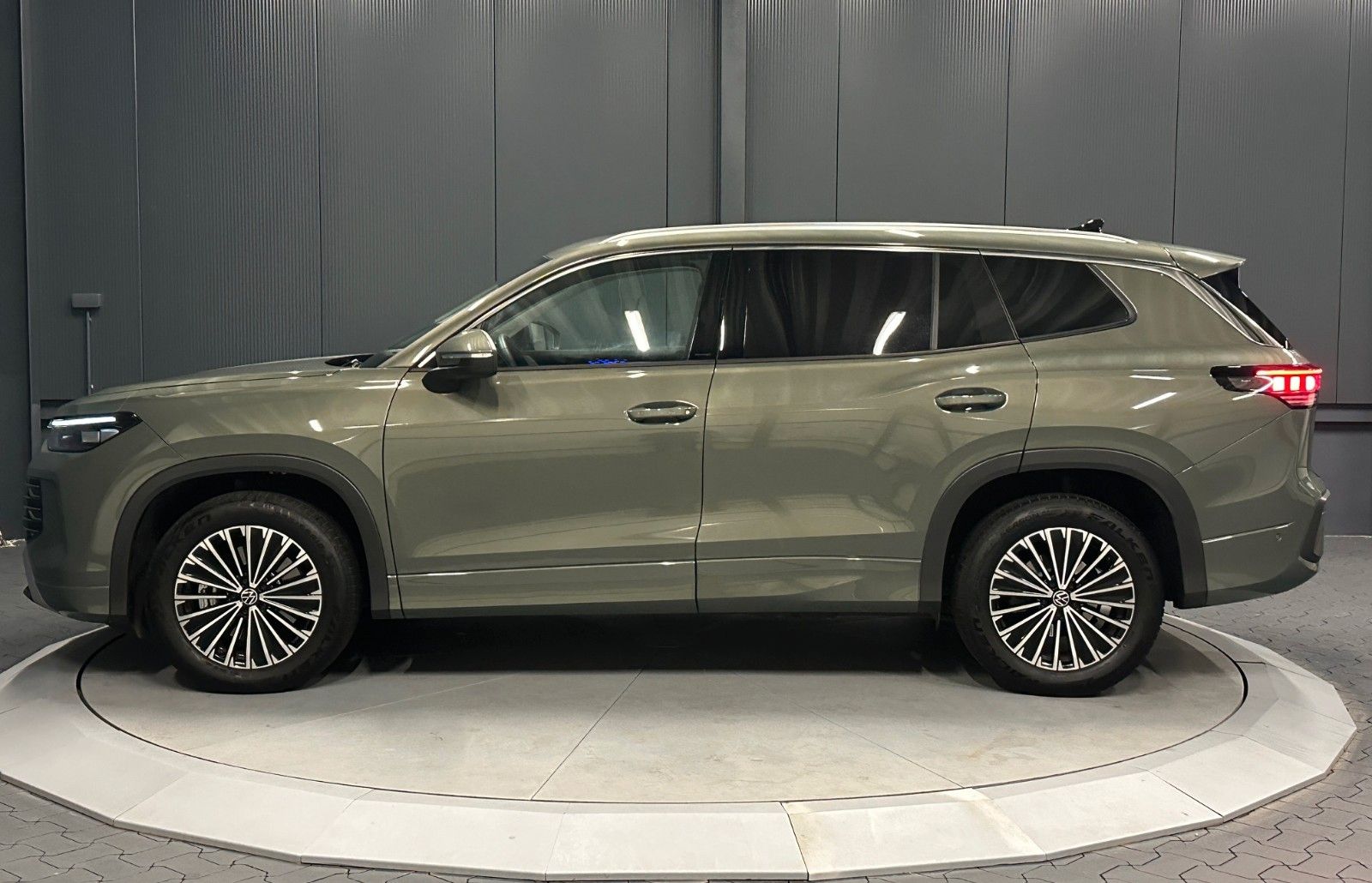 Volkswagen Tayron 2025 г. Зелёный, пробег 18000 км