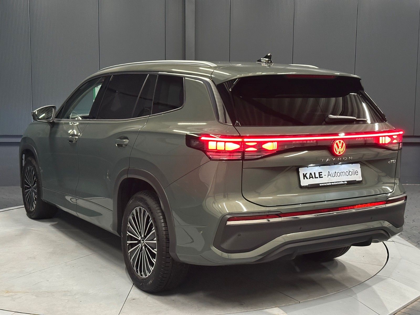 Volkswagen Tayron 2025 г. Зелёный, пробег 18000 км