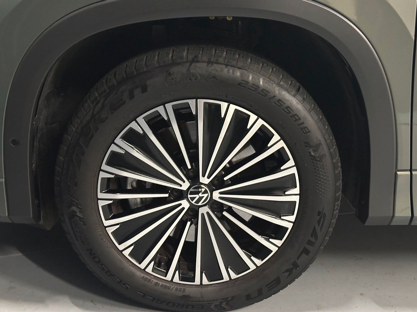 Volkswagen Tayron 2025 г. Зелёный, пробег 18000 км