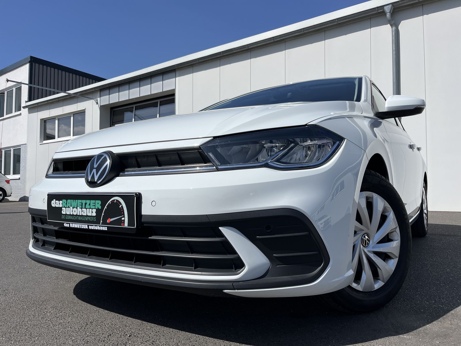 Volkswagen Polo 2023 г. Белый, пробег 18317 км