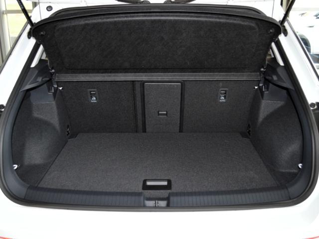 Volkswagen T-Roc 2023 г. Белый, пробег 28495 км