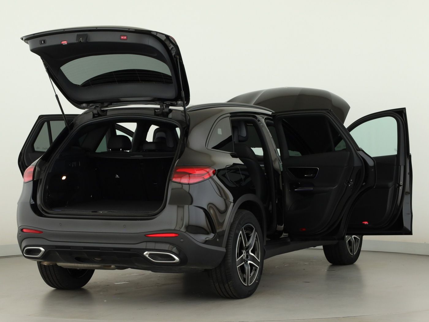 Mercedes-Benz GLC 220 2026 г. Чёрный, пробег 23167 км