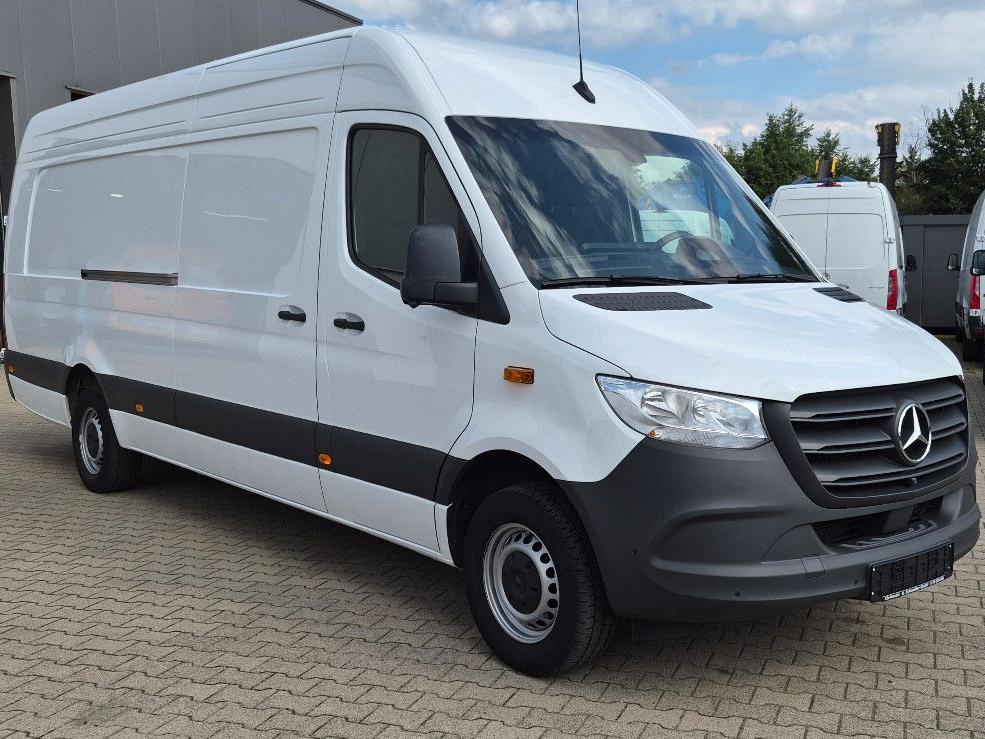 Mercedes-Benz SPRINTER 2024 г. Белый, пробег 43179 км