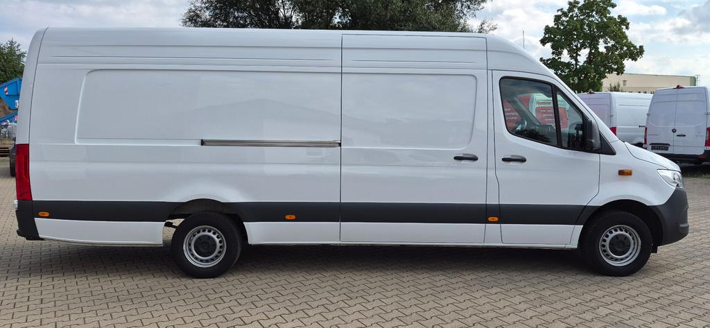 Mercedes-Benz SPRINTER 2024 г. Белый, пробег 43179 км