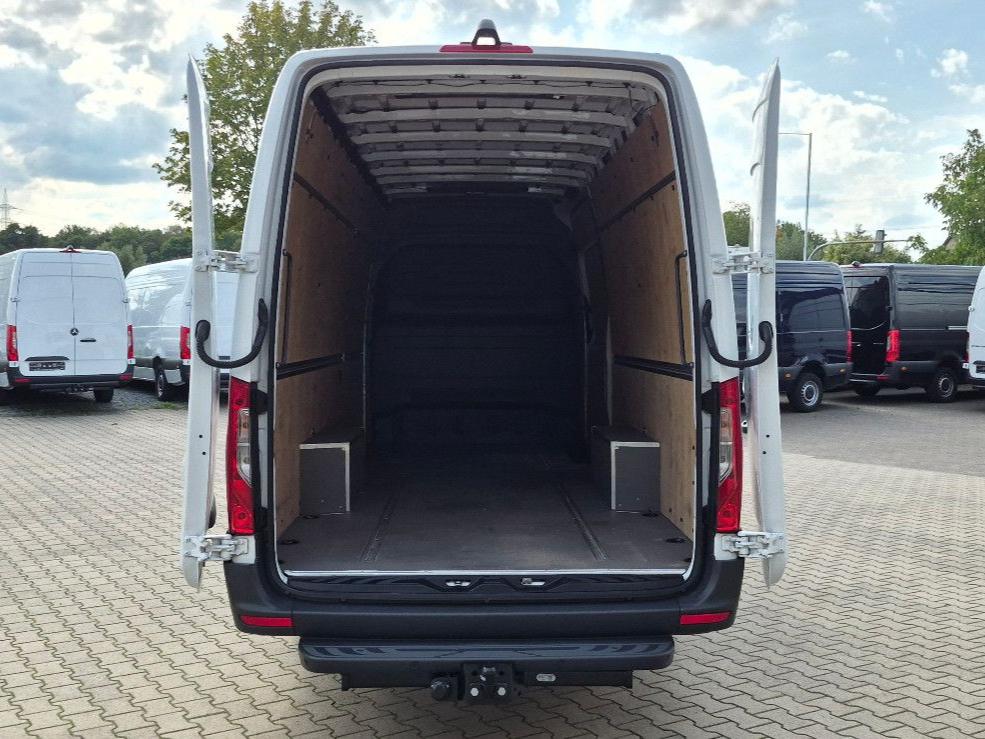 Mercedes-Benz SPRINTER 2024 г. Белый, пробег 43179 км
