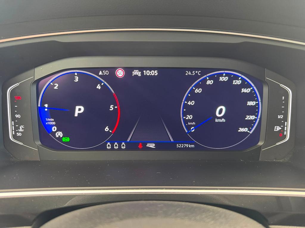 Volkswagen Tiguan 2023 г. Чёрный, пробег 52279 км