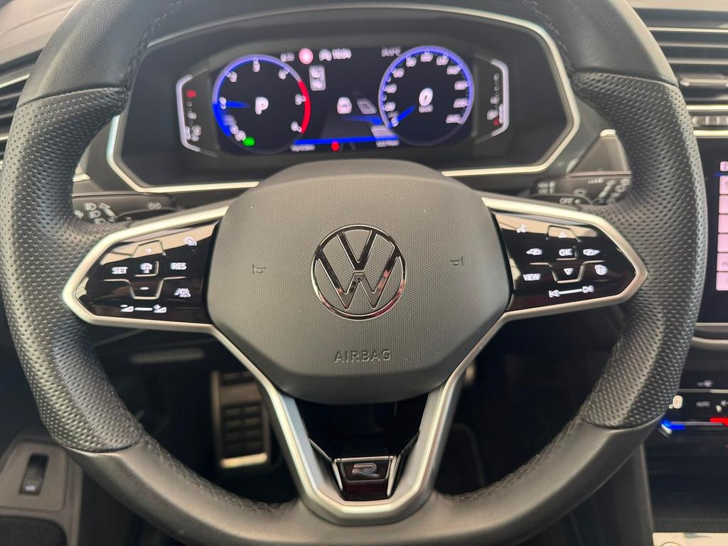 Volkswagen Tiguan 2023 г. Чёрный, пробег 52279 км
