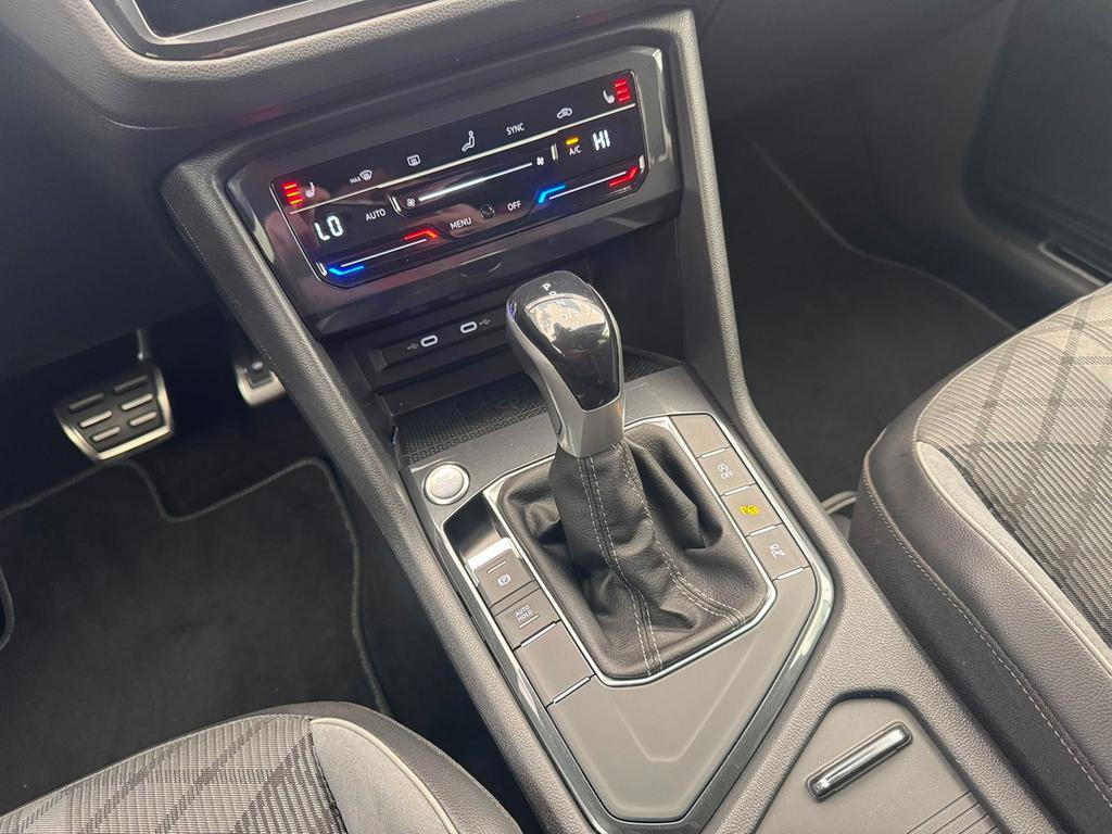 Volkswagen Tiguan 2023 г. Чёрный, пробег 52279 км
