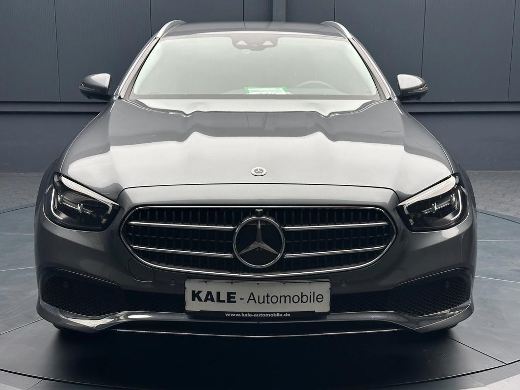 Mercedes-Benz E 220 2023 г. Серый, пробег 50000 км