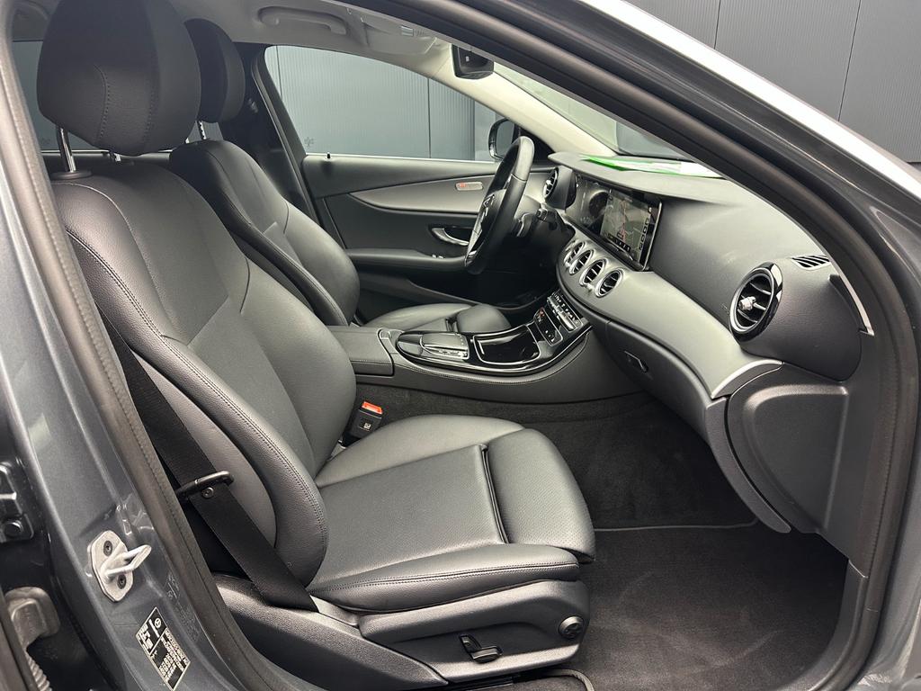 Mercedes-Benz E 220 2023 г. Серый, пробег 50000 км