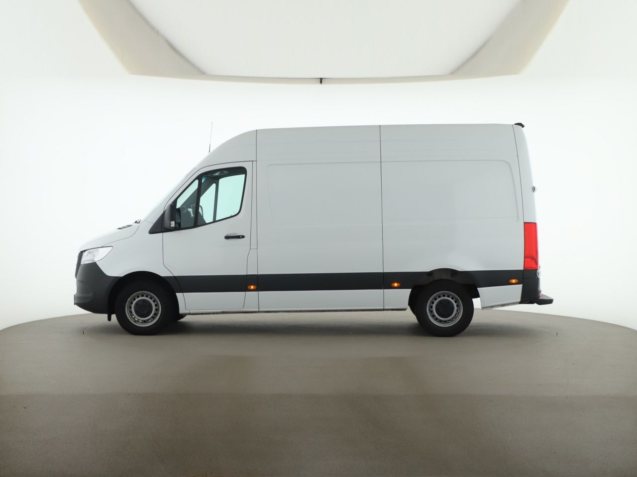 Mercedes-Benz SPRINTER 2025 г. Белый, пробег 34900 км