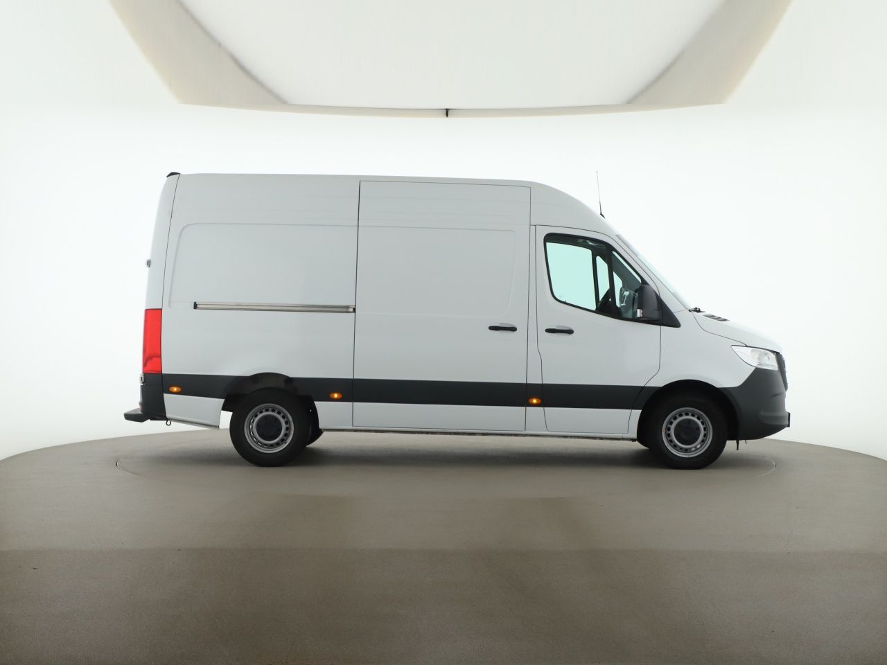 Mercedes-Benz SPRINTER 2025 г. Белый, пробег 34900 км