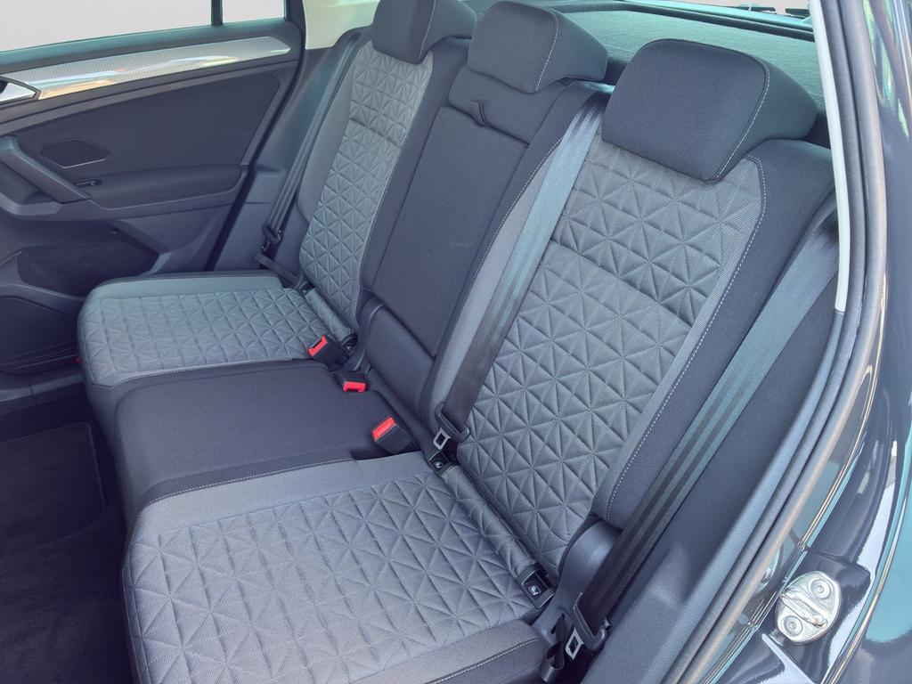 Volkswagen Tiguan 2023 г. Серый, пробег 37205 км