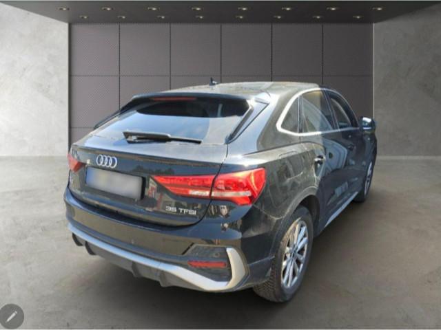 Audi Q3 2022 г. Чёрный, пробег 43500 км